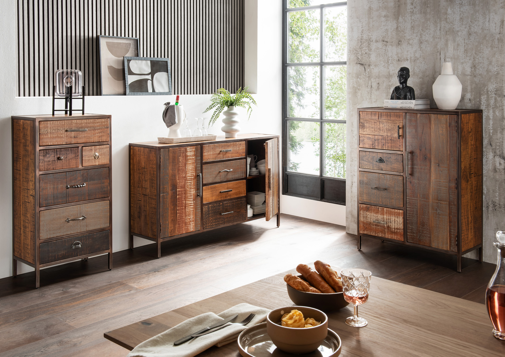 Unikat Sideboard PRIYA 2 | massives Altholz recycelt | multifarbig | 4 Schubladen/2 Türen